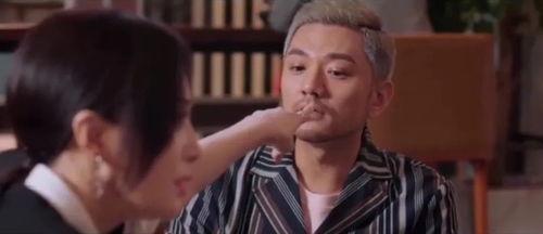 八卦娱乐圈大家都吃瓜,全民吃瓜，揭秘明星幕后故事