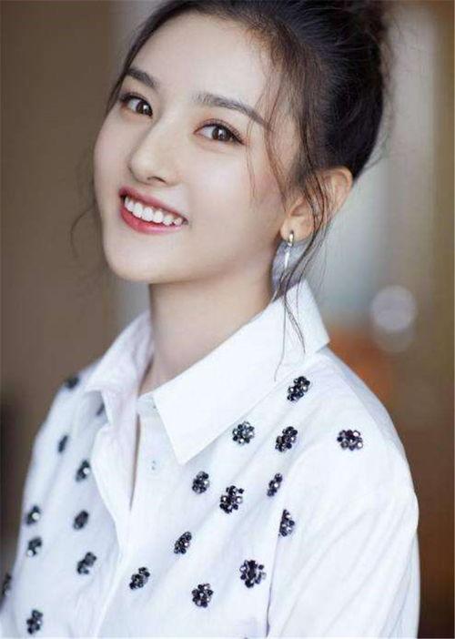 宋祖儿娱乐吃瓜